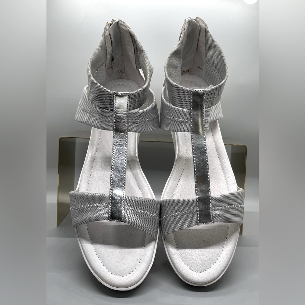 Donald J Pliner, Voni Strappy Comfort Casual Sandals, Reptile Heel, Silver, 8.